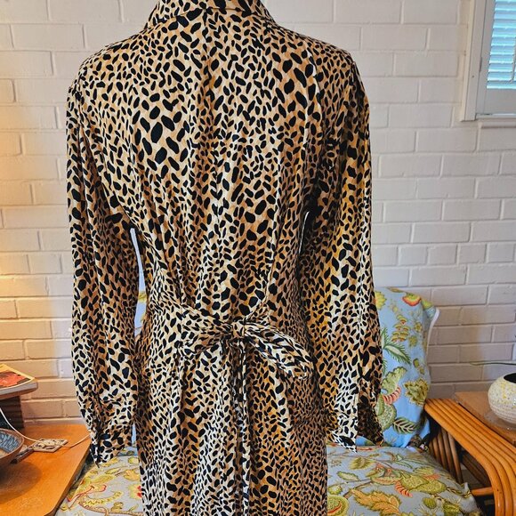 Cheetah Print Shirtdress Medium - Picture 5 of 9
